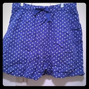 Dotted skirt with pockets